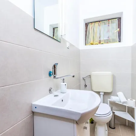 3 Bedroom Pet Friendly In Krk