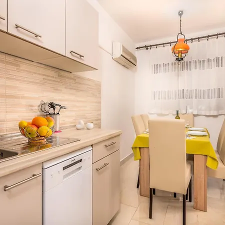 Lägenhet 3 Bedroom Pet Friendly In Krk Krk Town