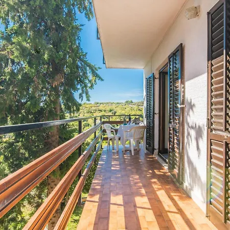 Lägenhet 3 Bedroom Pet Friendly In Krk *