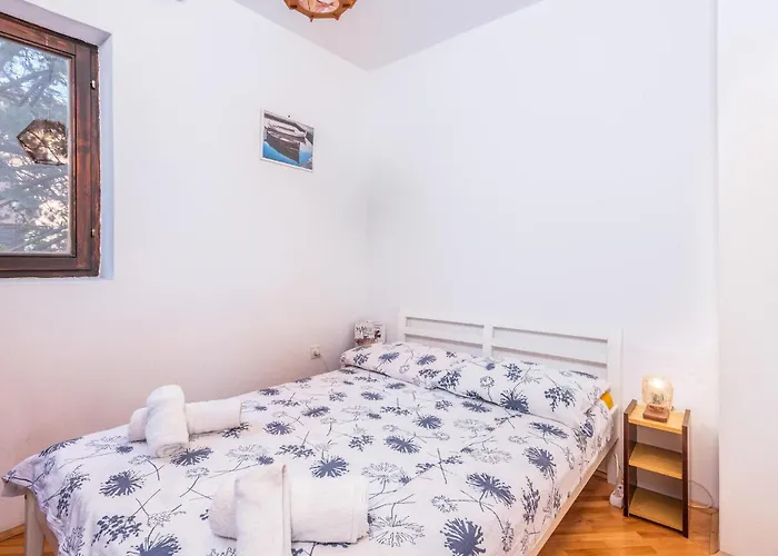 3 Bedroom In Krk Apartman